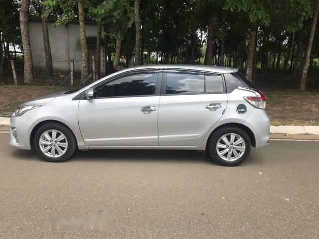 Toyota Yaris 2014 - Bán ô tô Toyota Yaris sản xuất năm 2014, màu bạc 