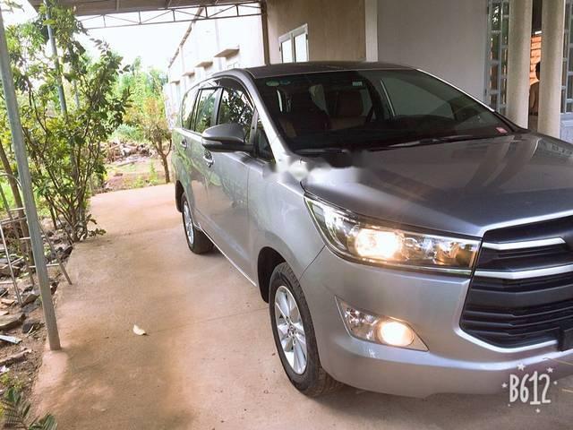 Toyota Innova 2017 - Bán Toyota Innova năm sản xuất 2017, màu xám