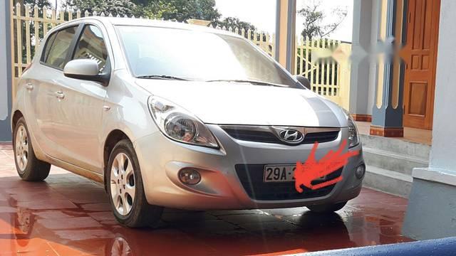 Hyundai i20 2011 - Chính chủ bán Hyundai i20 2011, màu bạc