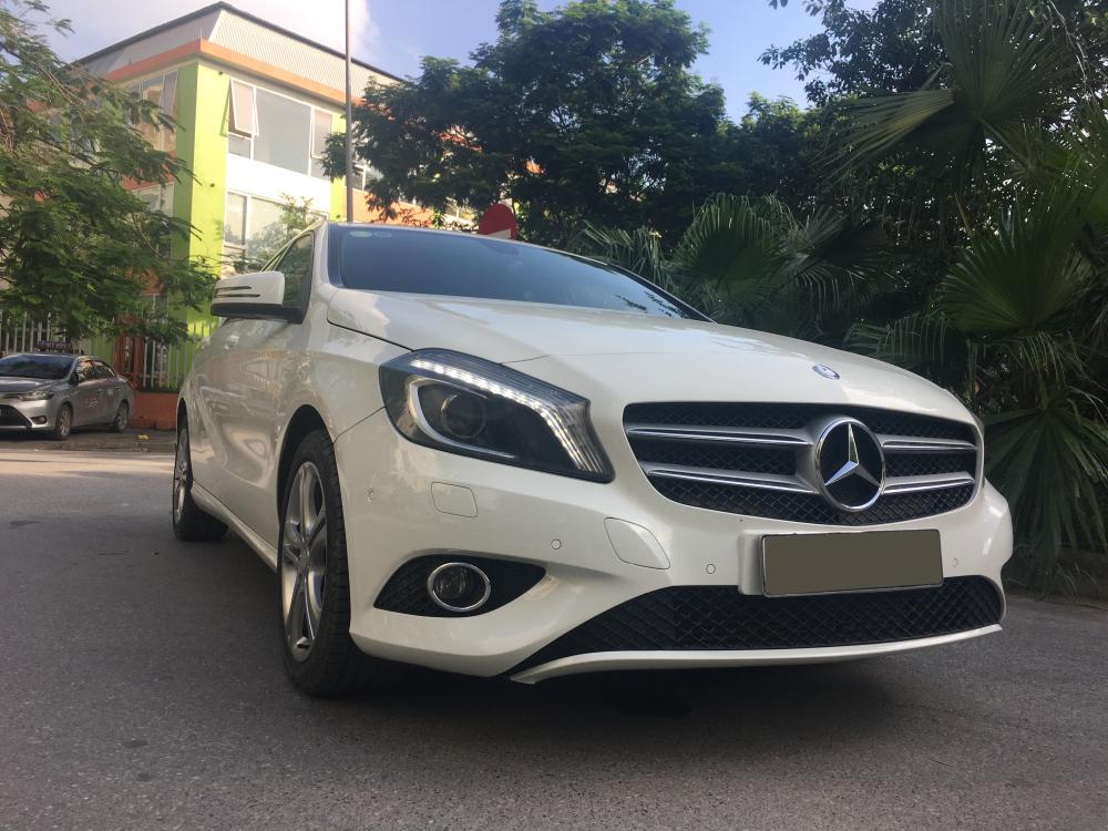 Mercedes-Benz A class A200 2013 - Chính chủ Mercedes A200 năm sản xuất 2013, màu trắng, xe hatchback, giá tốt