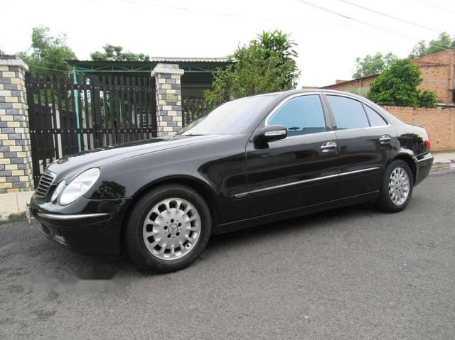 Mercedes-Benz E class  E200  2005 - Cần bán xe Mercedes E200 đời 2005, màu đen số tự động