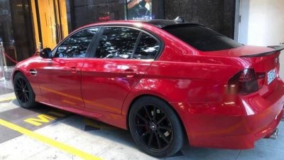 BMW i3 2010 - Cần bán gấp BMW i3 năm 2010, màu đỏ, giá tốt