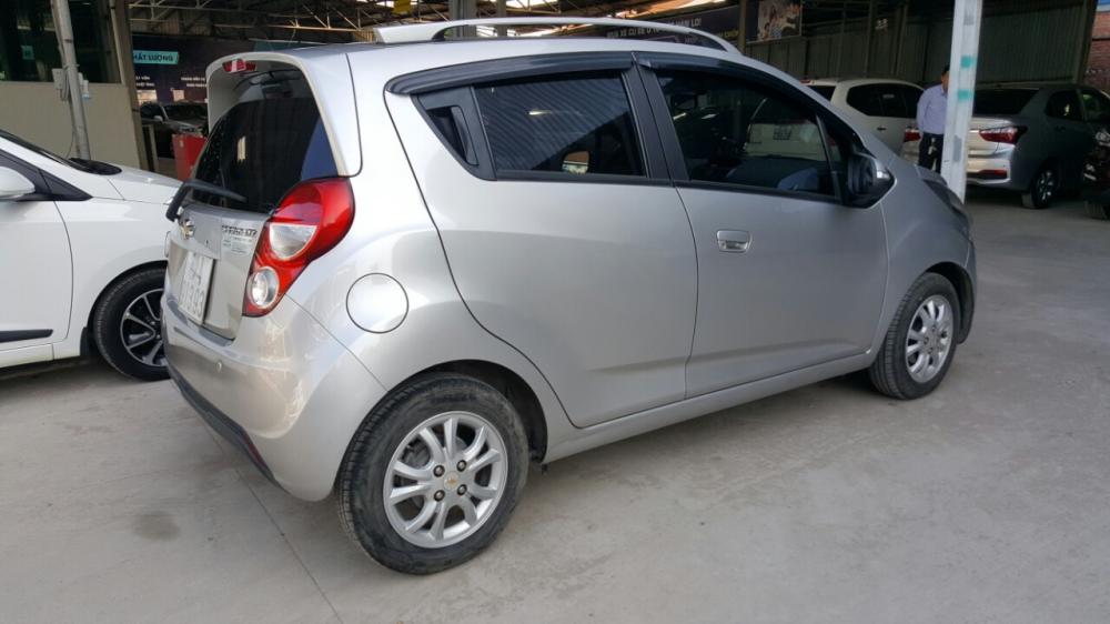 Chevrolet Spark 1.0 LTZ 2014 - Bán Chevrolet Spark LTZ 1.0AT màu bạc, số tự động sản xuất cuối 2014, biển Sài Gòn, 1 đời chủ chạy đúng 30.000km