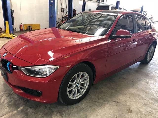 BMW 3 Series 320i 2013 - Cần bán xe BMW 320i đời 2013, màu đỏ, giá 920tr