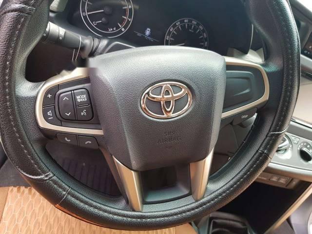 Toyota Innova 2.0E MT 2018 - Bán xe Toyota Innova 2.0E MT năm 2018, màu bạc