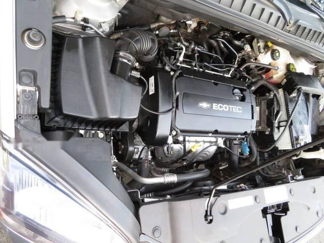 Chevrolet Orlando LTZ 2014 - Cần bán lại xe Chevrolet Orlando LTZ 2014, màu bạc số tự động 