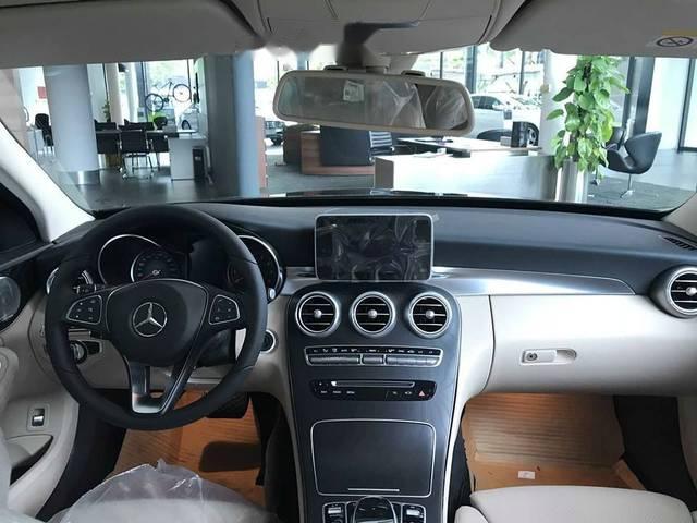 Mercedes-Benz C class  C200  2018 - Cần bán xe Mercedes C200 2018, màu đen