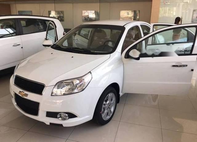 Chevrolet Aveo LT 2018 - Bán ô tô Chevrolet Aveo LT sản xuất 2018, màu trắng, giá 385tr