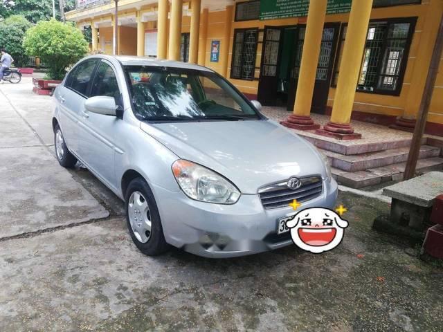 Hyundai Verna 1.4MT 2008 - Bán Hyundai Verna 1.4MT sản xuất 2008, màu bạc xe gia đình 