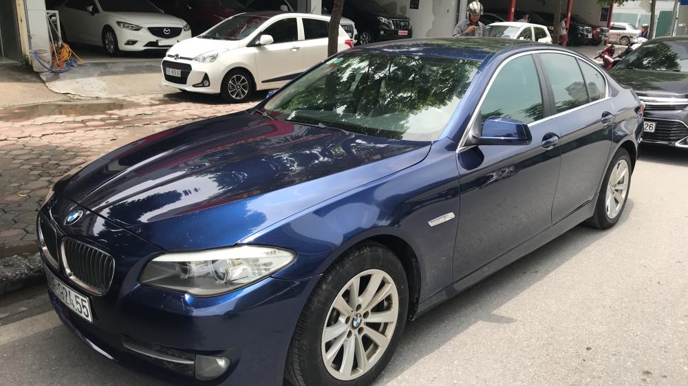 BMW 5 Series 523i 2010 - Bán BMW 5 Series năm 2010 màu xanh lam, giá 880 triệu, xe nhập, siêu đẹp