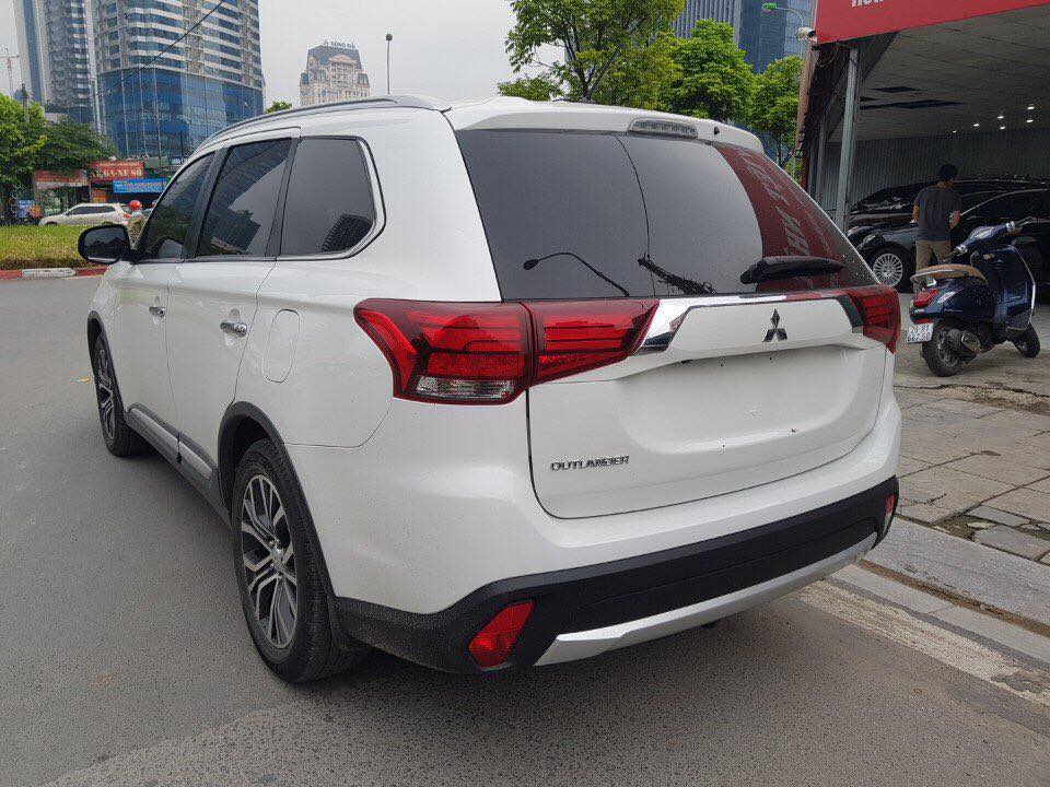 Mitsubishi Outlander 2.0 2016 - Bán ô tô Mitsubishi Outlander 2.0 sản xuất 2016, màu trắng, nhập khẩu, giá 940tr