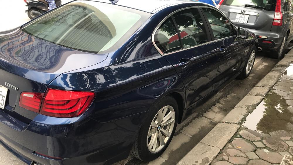 BMW 5 Series 523i 2010 - Bán BMW 5 Series năm 2010 màu xanh lam, giá 880 triệu, xe nhập, siêu đẹp