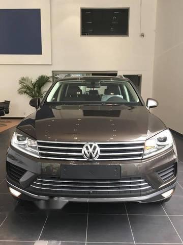 Volkswagen Touareg    2017 - Bán Volkswagen Touareg đời 2017, màu nâu, nhập khẩu nguyên chiếc