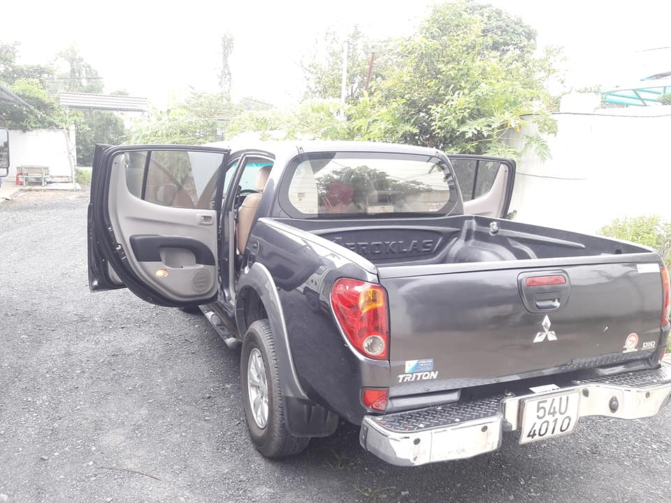 Mitsubishi Triton 2010 - Dư xe nên cần ra đi Mitsubishi Triton đời 2010, màu đen, xe nhập khẩu nguyên chiếc Thái Lan