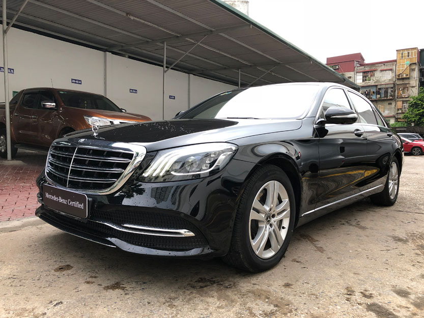 Mercedes-Benz S class 2017 - Bán xe Mercedes S450L ĐK 2018, màu đen siêu lướt như mới, giá rẻ hơn 800 triệu