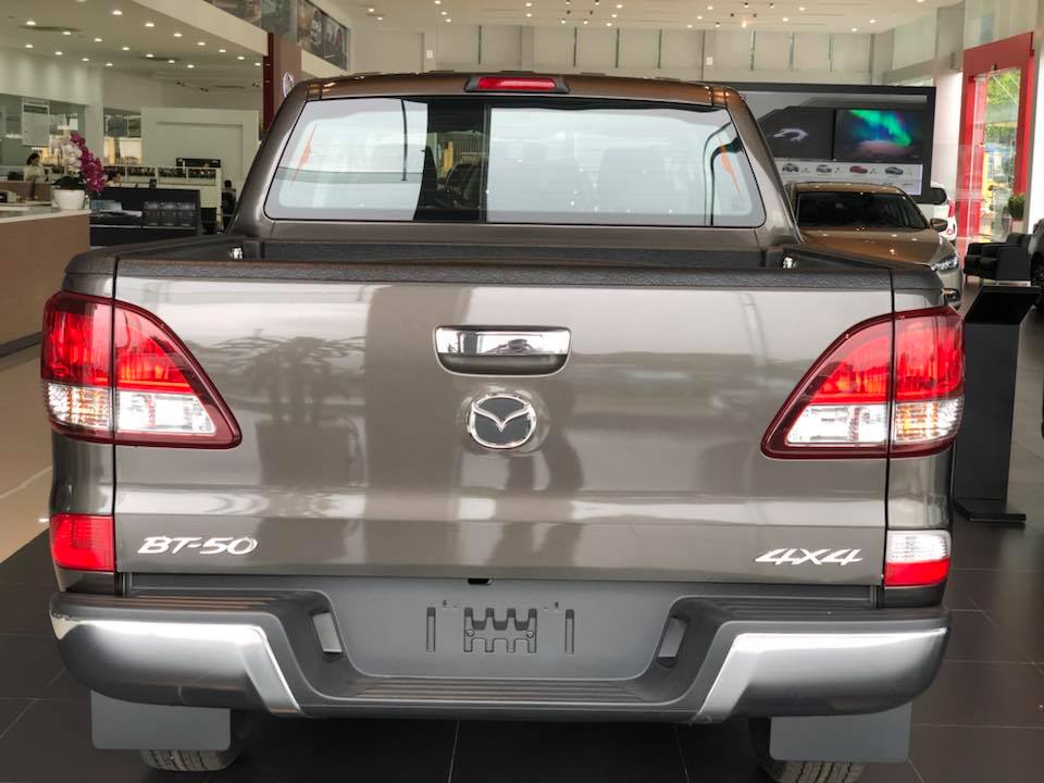 Mazda BT 50  2.2 MT 2018 - Mazda Bình Phước bán Mazda BT50 số sàn 2 cầu 2018 nhập khẩu giá chỉ từ 655 triệu. Hỗ trợ vay ngân hàng lãi xuất ưu đãi