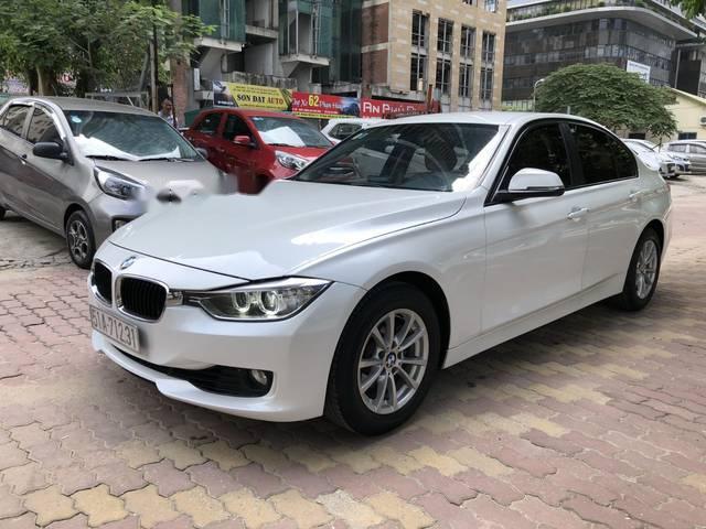 BMW 3 Series 320i 2013 - Bán xe BMW 3 Series 320i sản xuất năm 2013, màu trắng, nhập khẩu nguyên chiếc 