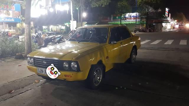 Toyota Corona 1987 - Bán ô tô Toyota Corona đời 1987, màu vàng, giá tốt