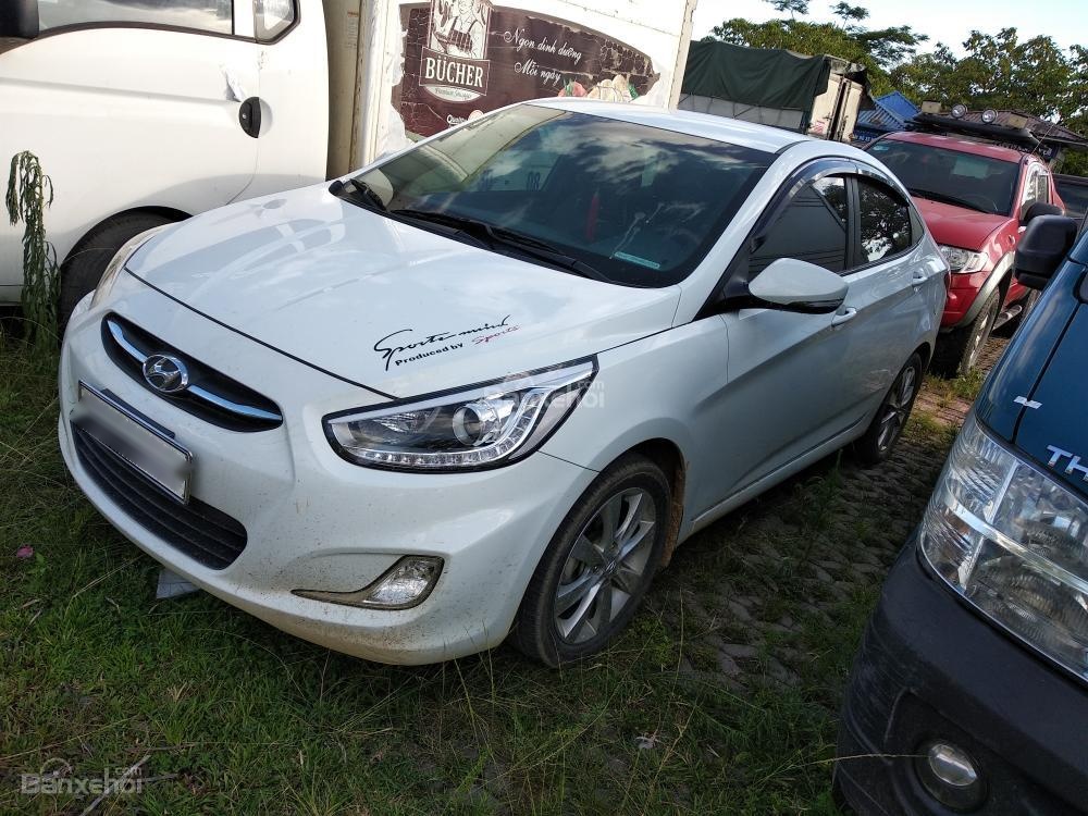 Hyundai Accent 2017 - Cần bán xe Hyundai Accent 2017, màu trắng số sàn