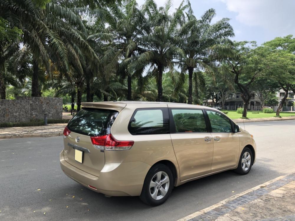 Toyota Sienna LE 3.5 AT FWD 2011 - Cần bán Toyota Sienna LE 3.5 AT FWD 2011, màu vàng, nhập khẩu