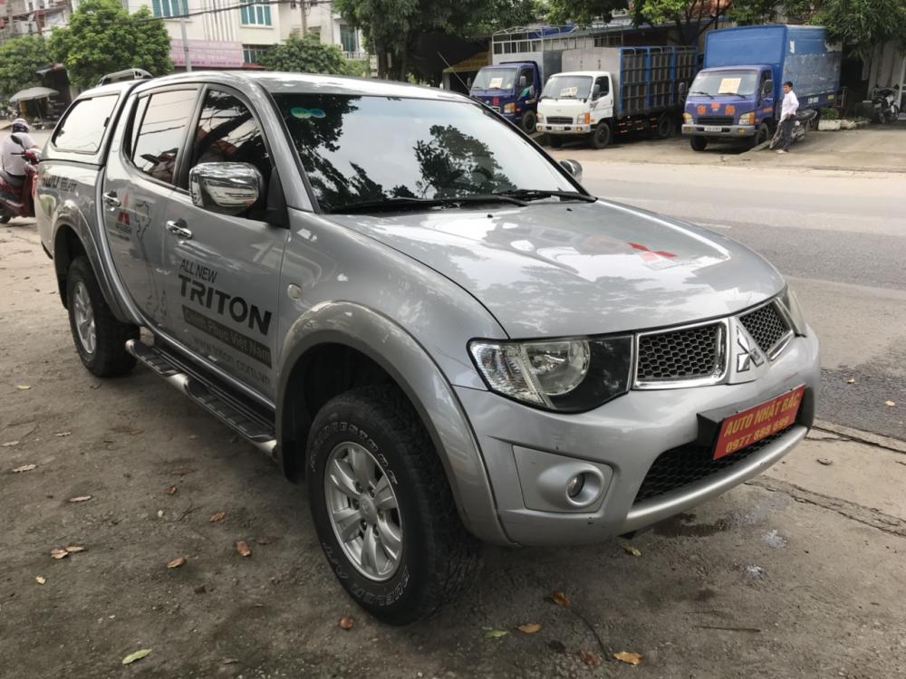 Mitsubishi Triton 2009 - Bán xe Mitsubishi Triton đời 2009, máy dầu, số sàn, 2 cầu. Xe đẹp, máy nguyên ngon