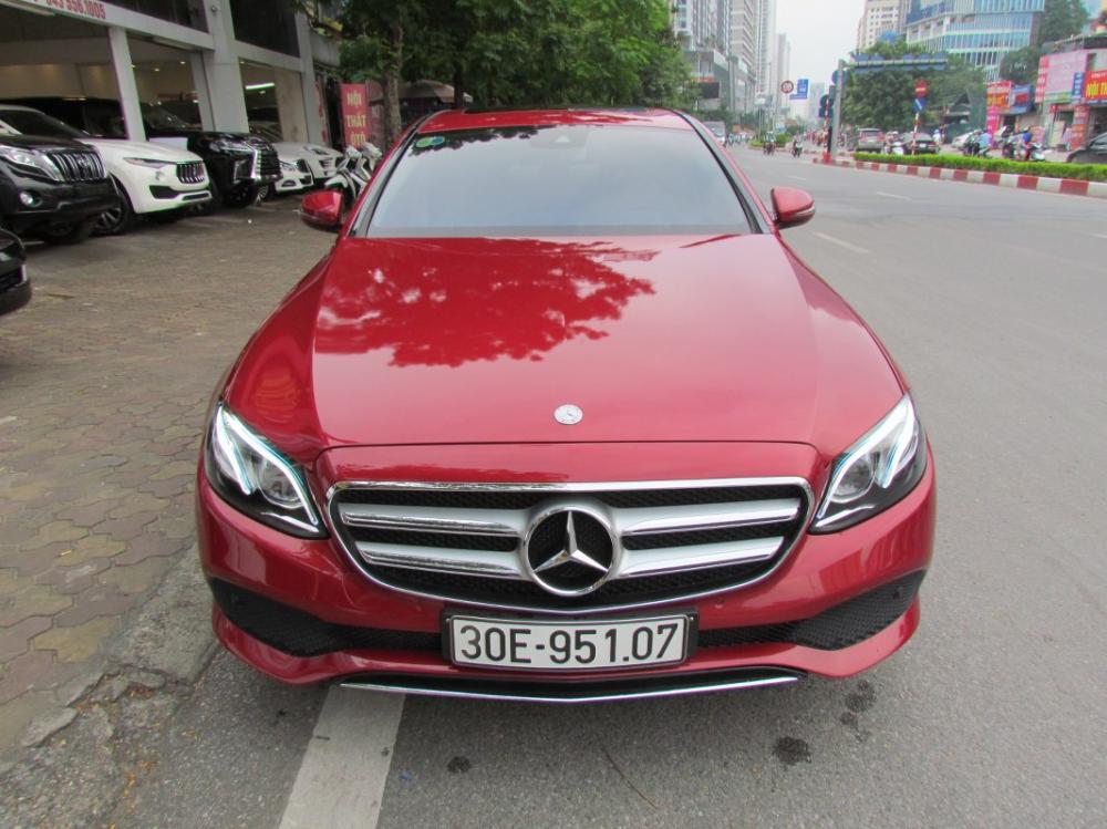 Mercedes-Benz E250 2017 - Cần bán xe Mercedes sản xuất 2017, màu đỏ, như mới