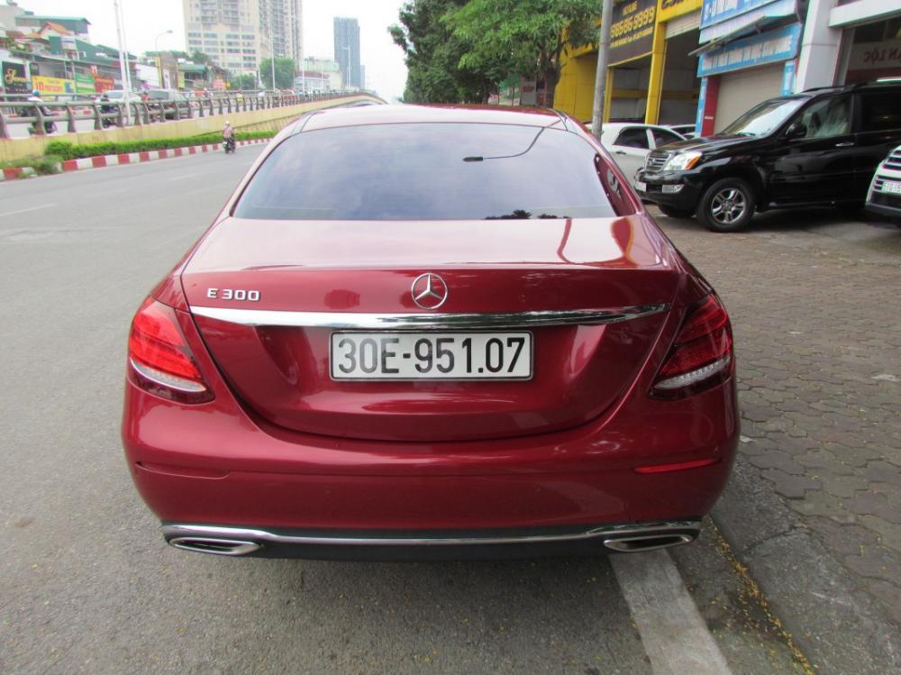 Mercedes-Benz E250 2017 - Cần bán xe Mercedes sản xuất 2017, màu đỏ, như mới