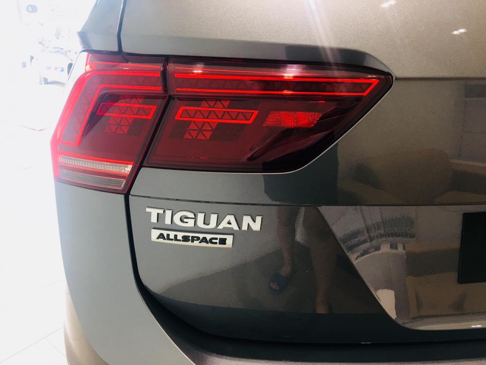 Volkswagen Tiguan Allspace 2018 - Bán Volkswagen Tiguan Allspace Đức nhập khẩu, chỉ 371 triệu, là có thể sở hữu xe Đức, LH em để có giá sập sàn 0942 050 350