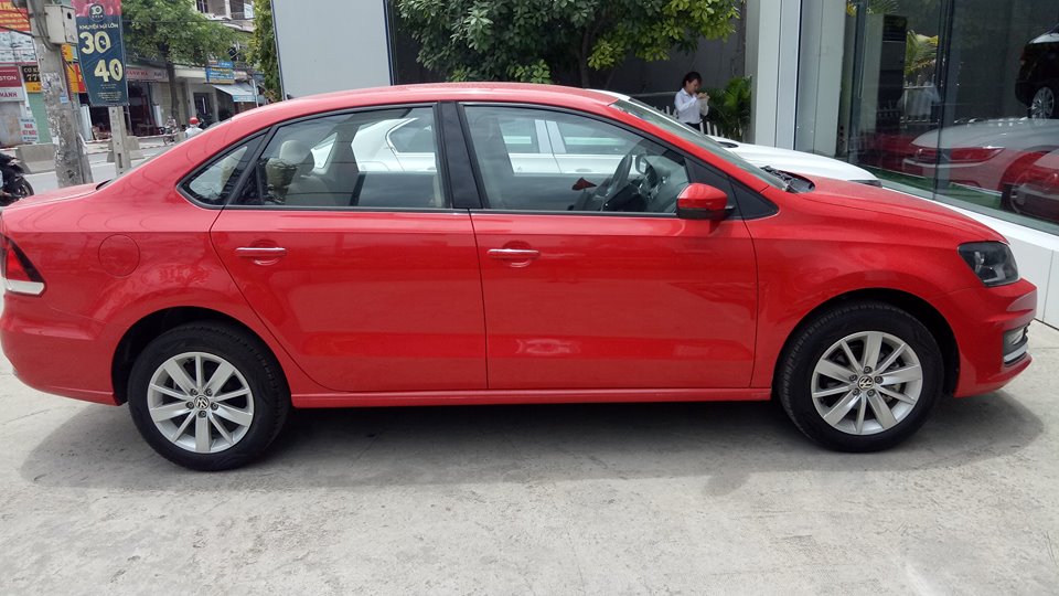 Volkswagen Polo 2018 - Bán Volkswagen Polo sedan - màu đỏ duy nhất- có sẵn - giao ngay