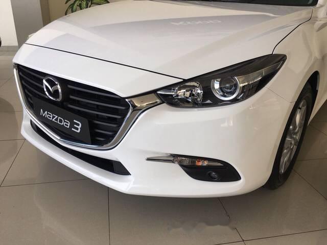 Mazda 3  1.5L 2018 - Bán xe Mazda 3 1.5L năm sản xuất 2018, màu trắng