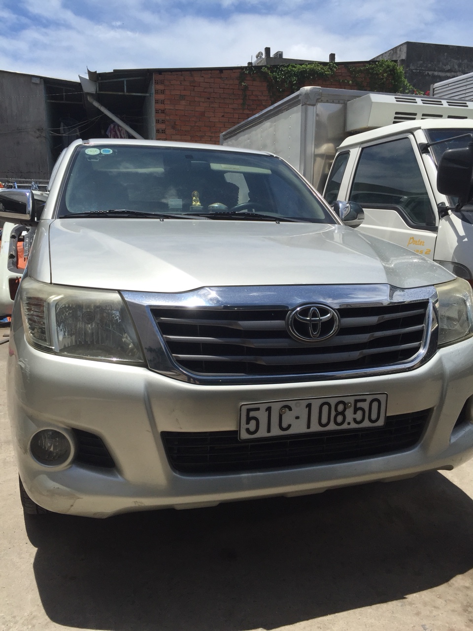 Toyota Hilux 2.5E MT 2011 - Bán Hilux màu kem, Sx 2011 cũ thương lượng