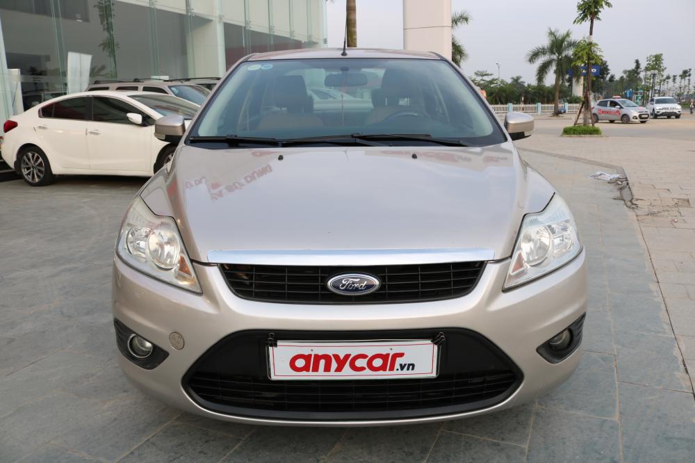 Ford Focus 1.8 MT 2011 - Bán Ford Focus 1.8 MT sản xuất năm 2011, màu kem (be), giá tốt