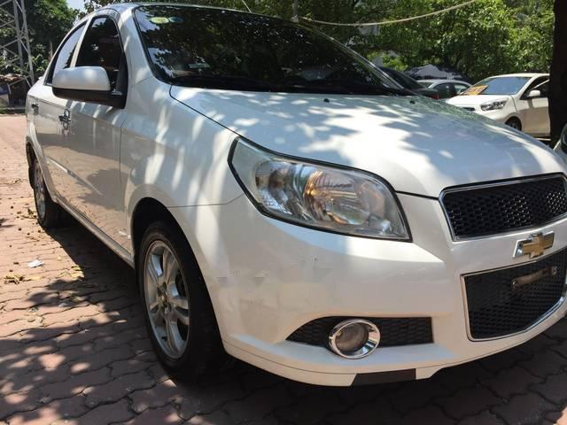 Chevrolet Aveo 2015 - Cần bán lại xe Chevrolet Aveo năm 2015, màu trắng số tự động, giá 348tr