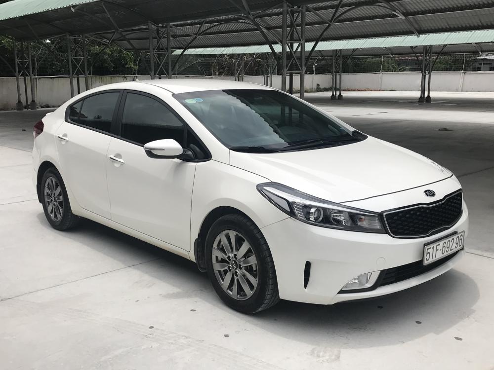 Kia Cerato 1.6MT 2016 - Bán Kia Cerato 1.6 MT 2016, xe gia đình, máy móc nguyên zin bao test hãng