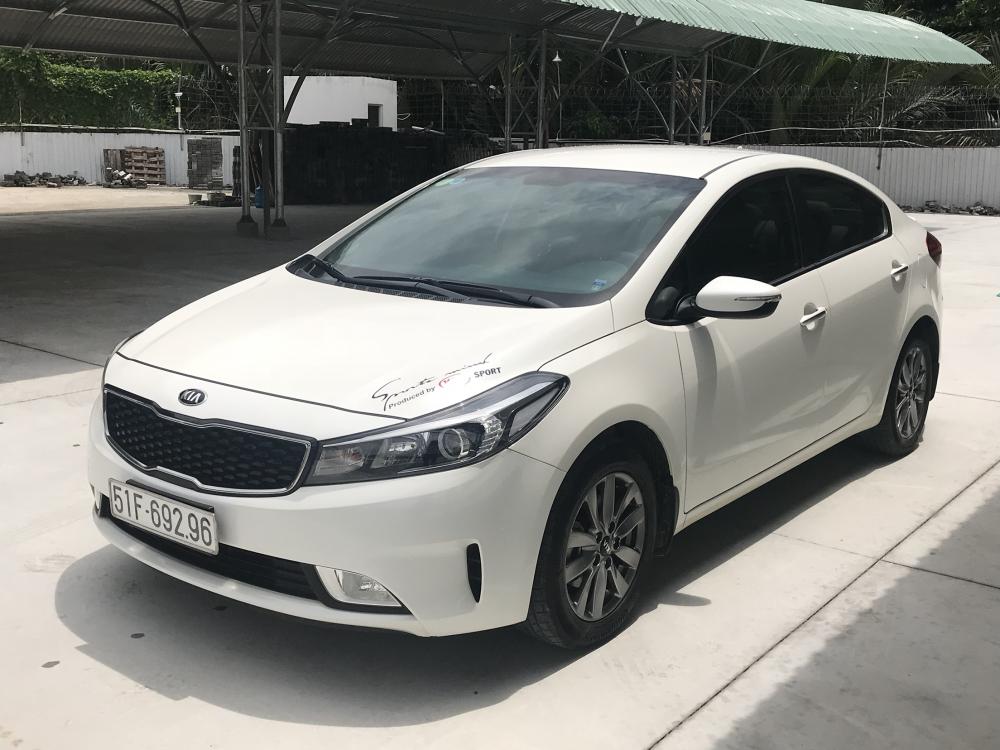 Kia Cerato 1.6MT 2016 - Bán Kia Cerato 1.6 MT 2016, xe gia đình, máy móc nguyên zin bao test hãng