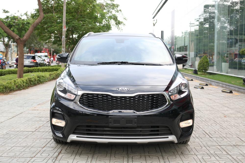 Kia Rondo GAT 2018 - Bán xe Kia Rondo GAT 2018, giá chỉ 669 triệu, mới 100%, có xe giao liên. Hỗ trợ vay 80%