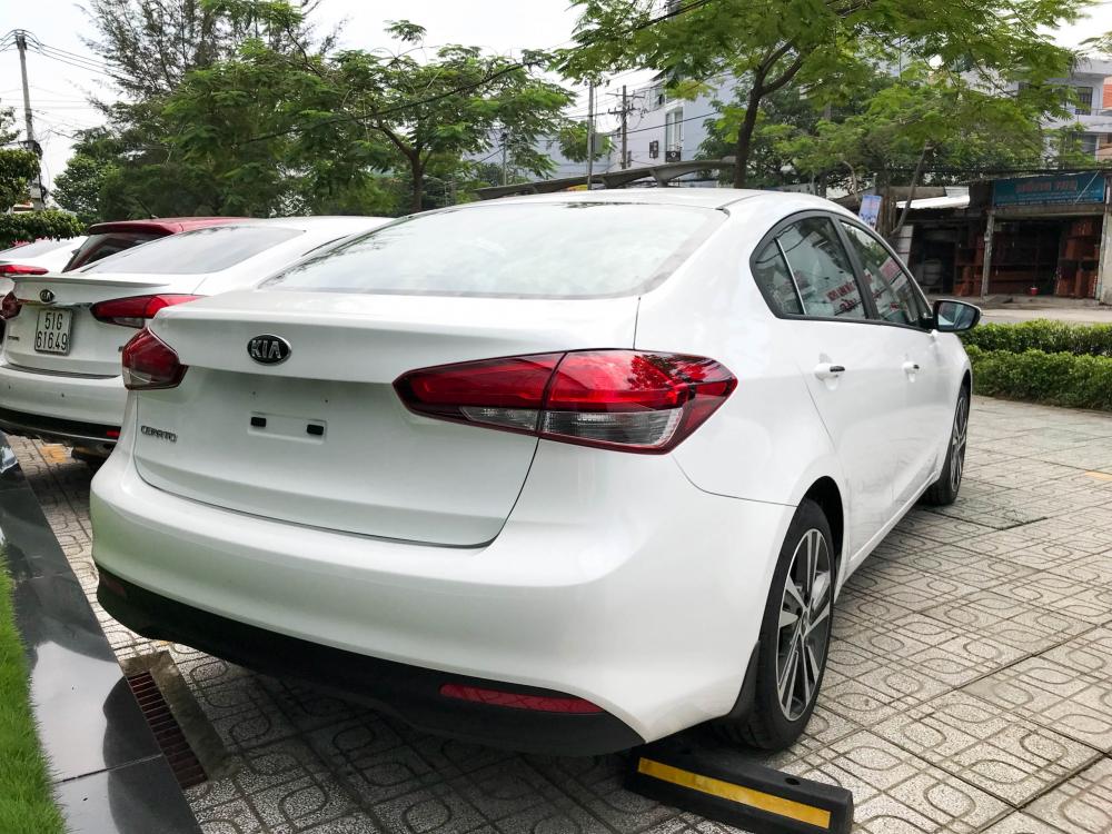 Kia Cerato SMT 2018 - Bán xe Kia Cerato 2018 HCM giá chỉ 499 trả góp, lãi suất thấp, thủ tục nhanh chóng, không chứng minh thu nhập