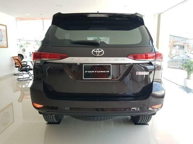 Toyota Fortuner  2.4G MT 2018 - Bán Toyota Fortuner đời 2018, màu đen