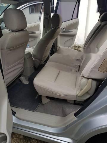 Toyota Innova  2.0E  2014 - Cần bán gấp Toyota Innova 2.0E đời 2014, màu bạc xe gia đình