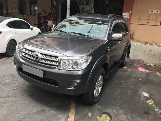 Toyota Fortuner  MT 2009 - Gia đình cần bán Fortuner 2009 số sàn, máy dầu, màu xám lông chuột, odo được 115.000 km