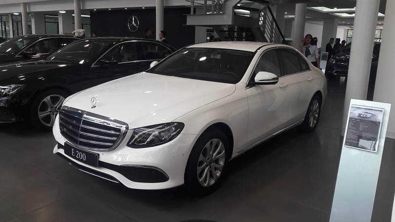 Mercedes-Benz E class E200 2018 - Bán Mercedes E200 2018, xe đủ màu giao ngay, hỗ trợ trả góp 90%. LH 0988.125.138