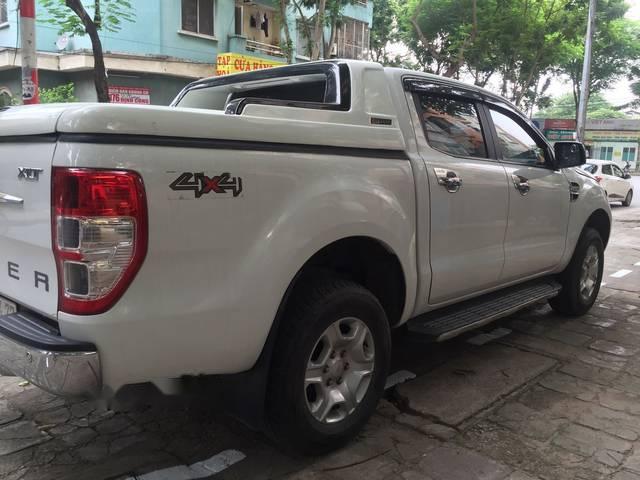 Ford Ranger XLT 2.2MT 2017 - Cần bán lại xe Ford Ranger XLT 2.2MT sản xuất năm 2017, màu trắng  