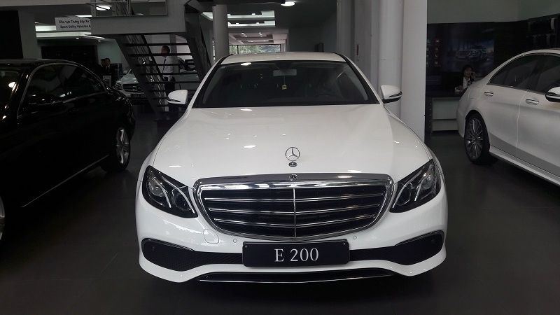 Mercedes-Benz E class E200 2018 - Bán Mercedes E200 2018, xe đủ màu giao ngay, hỗ trợ trả góp 90%. LH 0988.125.138