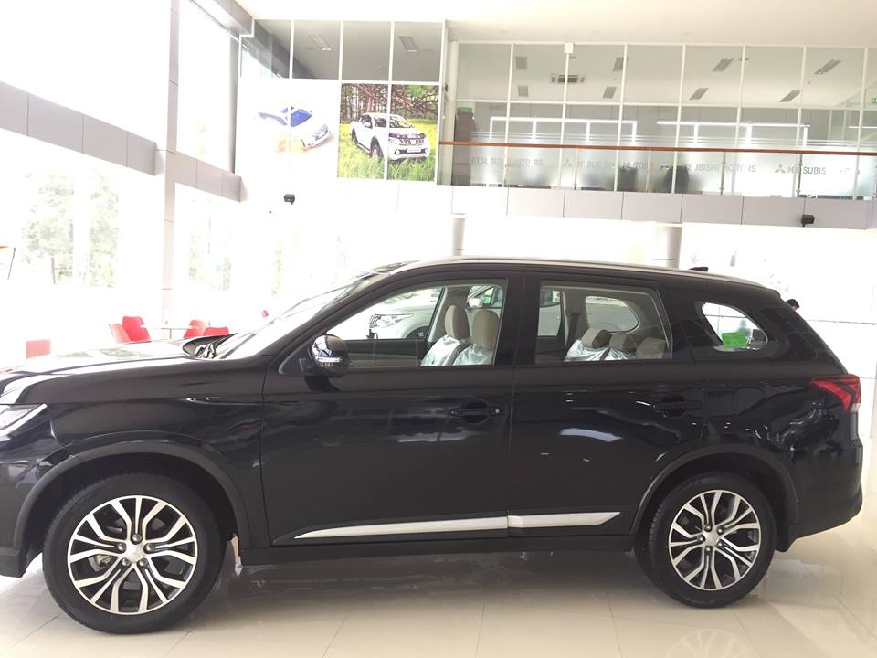 Mitsubishi Outlander CVT 2018 - Giao ngay Mitsubishi Outlander 2.0 CVT 2018, bảo hiểm vật chật hoặc quà tặng theo yêu cầu