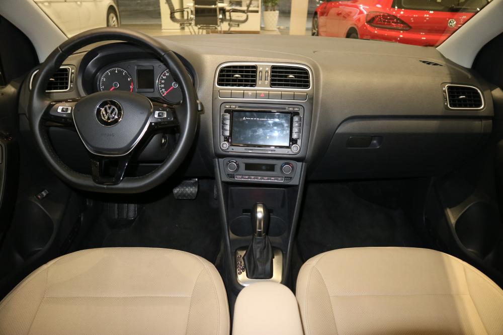 Volkswagen Polo 1.6AT 2017 - Mẫu sedan đáng mua nhất. Polo ưu đãi khủng, nhận xe ngay, LH: 0944064764 Ngọc Giàu