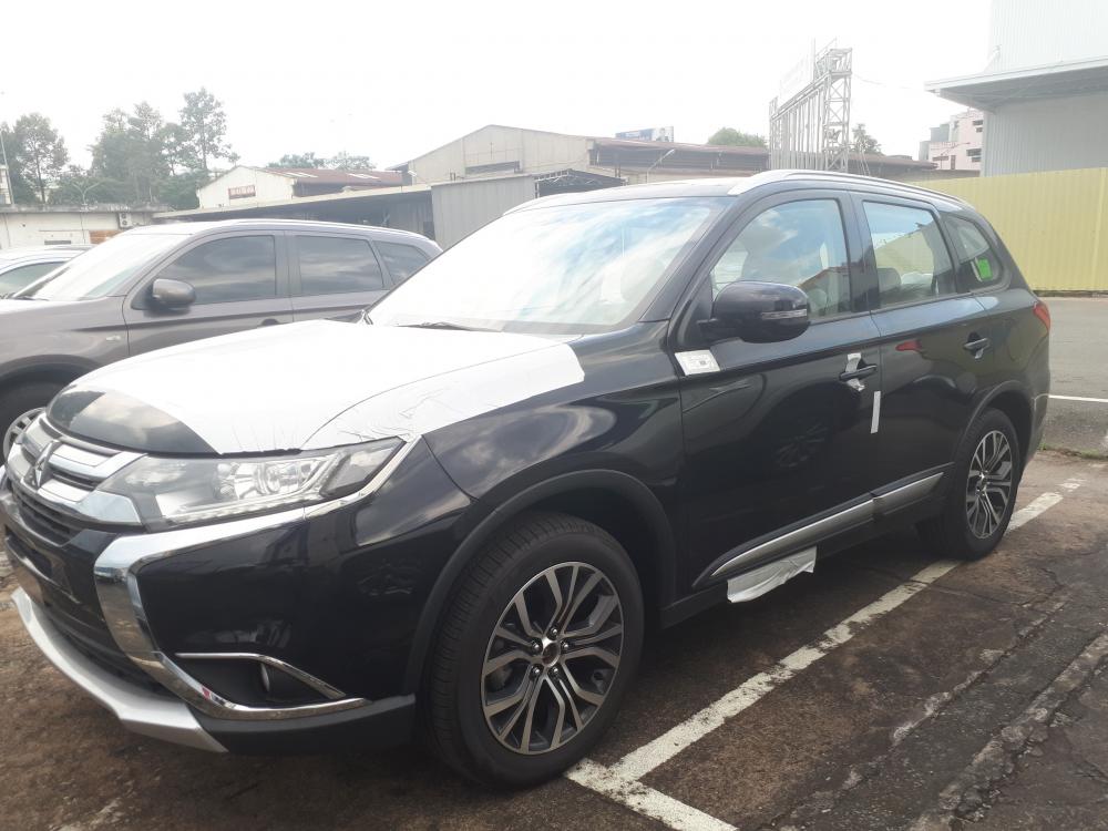 Mitsubishi Outlander 2.0 CVT 2018 - Bán xe Mitsubishi Outlander 2.0 CVT đời 2018, giá tốt