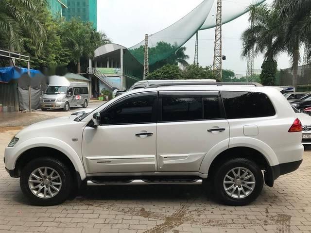 Mitsubishi Pajero Sport G 4x2 AT  2013 - Cần bán lại xe Mitsubishi Pajero Sport G 4x2 AT đời 2013, màu bạc, giá chỉ 625 triệu