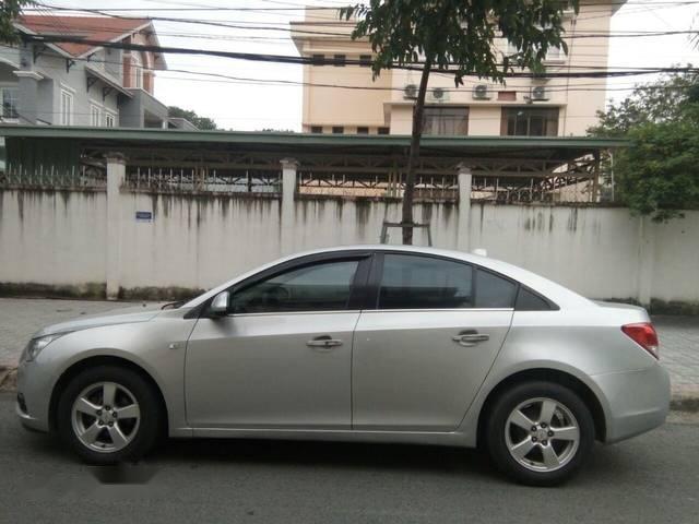 Chevrolet Cruze   2014 - Cần bán gấp Chevrolet Cruze 2014, màu bạc giá cạnh tranh