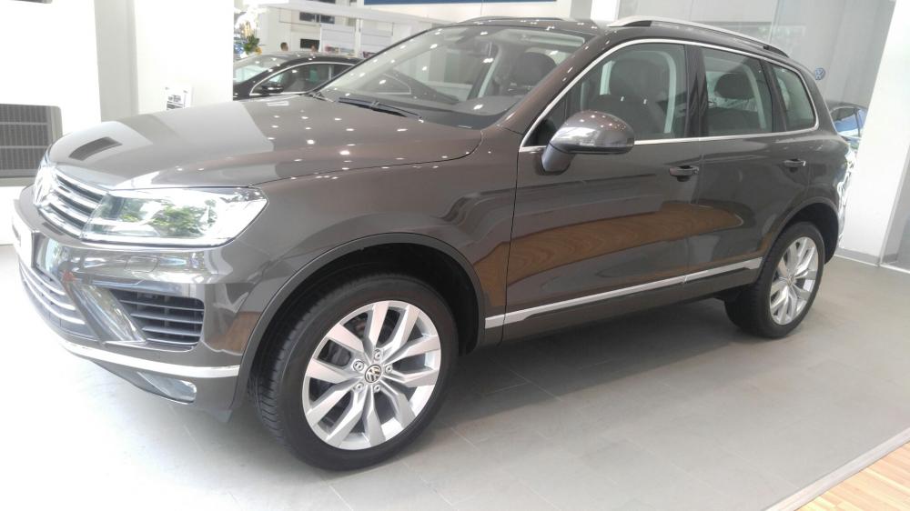 Volkswagen Touareg 2017 - Bán xe Touareg 3.6V, V6, ưu đãi 40tr + Nhiều ưu đãi hấp dẫn. LH: 0944064764 Ngọc Giàu