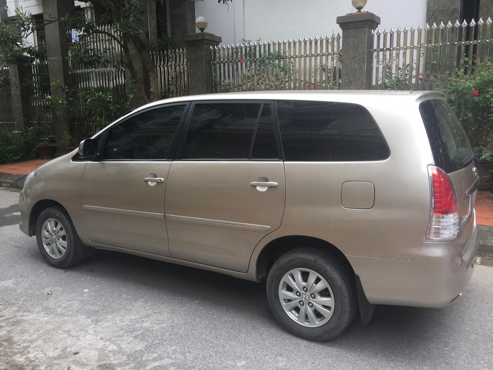 Toyota Innova 2.0 G 2010 - Bán Toyota Innova 2.0G 2011 đăng ký tên tôi